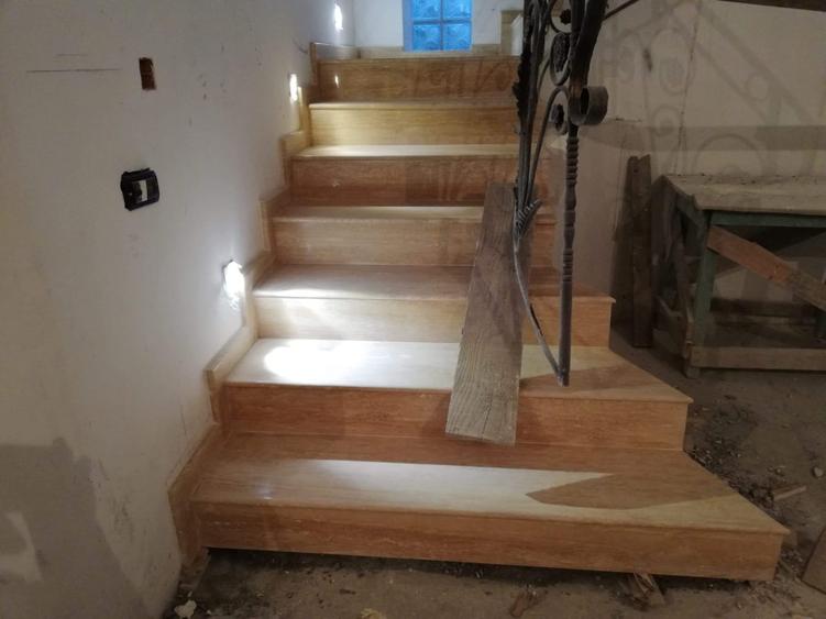 Casa in caramida cu zidarie dubla pe toata circonferenta e planse in caramida