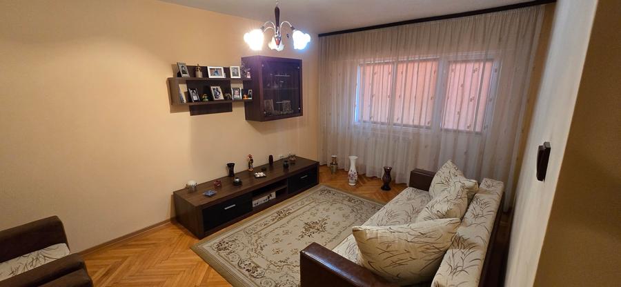 3 camere de vanzare, etajul 9, Focsani