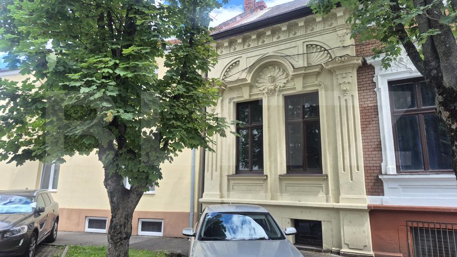 Apartament cu 5 incaperi, 120 mp, zona Ultracentral
