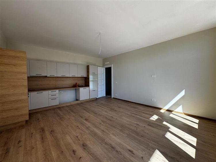 Apartament cu 3 camere, decomandat, situat in Piata Mihai Viteazul!