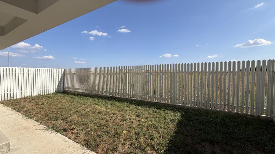 2 camere cu grădină privată de 50 mp de închiriat în Tunari parcare inclusa