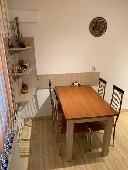 Proprietar închiriez apartament cu 3 camere în zona Lunei + boxa si garaj