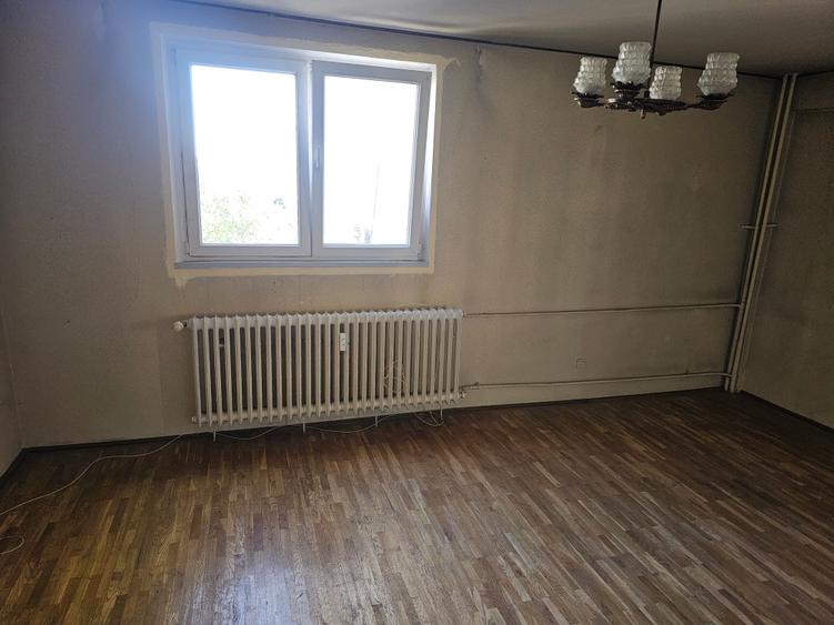 Bucur Obor - 7/10 - bloc mixt 1974, reabilitat, decomandata, balcon, 59900 €