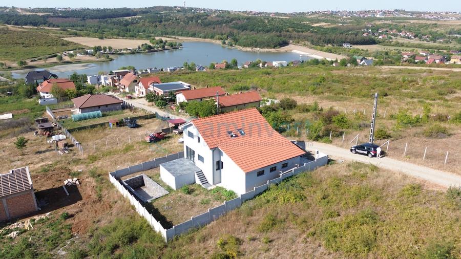 Casa de vanzare cu priveliste spre lac, in Paleu, Bihor