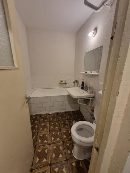 Apartament două camere, semidecomandat, et. 1/4, 1 Mai-Insula
