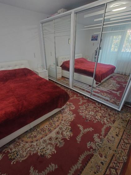 Apartament 4 Cam Splaiul Crișanei, Proprietar
