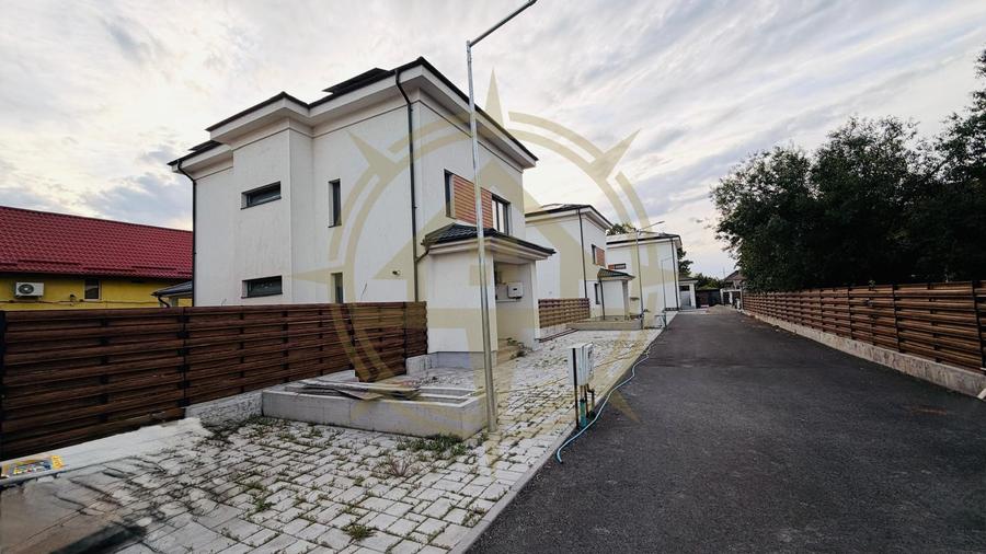 DOM00323 - Vila cu mansarda de vanzare Corbeanca central