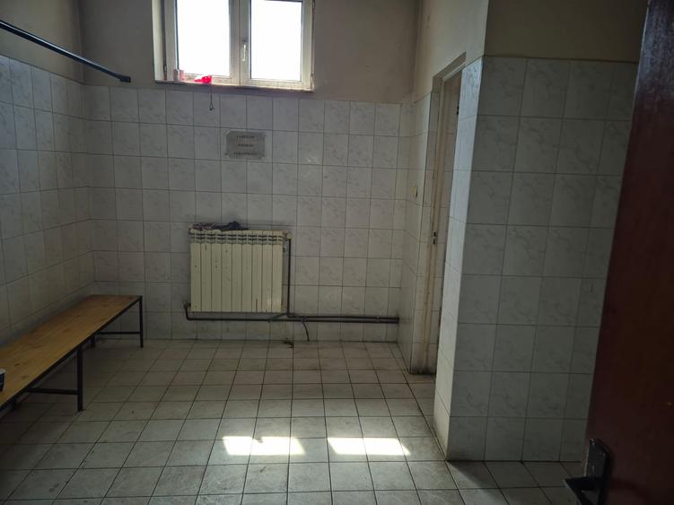 Hală cu birouri de închiriat