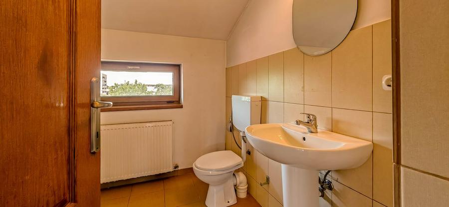 Vila spațioasă, 4 camere, nemobilată, București