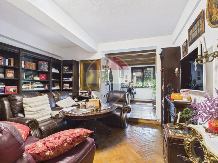Proprietate unică formată din doua apartamente vila B-dul Primaverii
