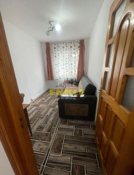 De închiriat apartament 4 camere decomandat - 2