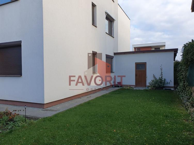 Disponibil imediat. Curte privata. 2 locuri de parcare
