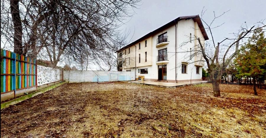 Casă P + E + M parte din duplex, 226.78 mp, 571 mp teren, zona Snagov