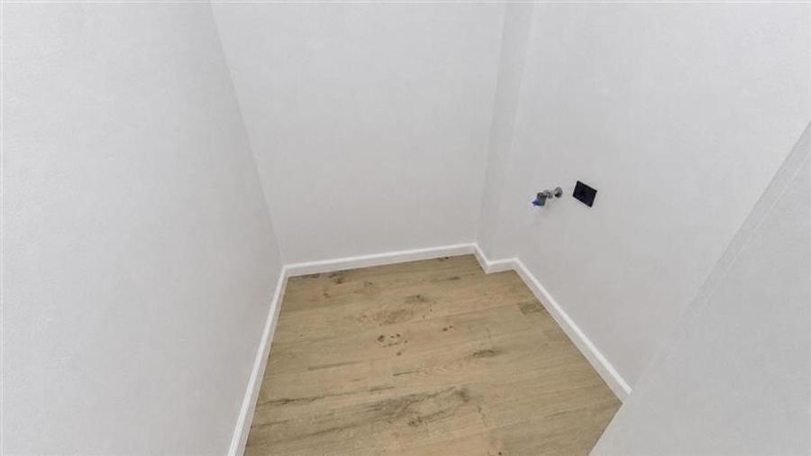 Garsoniera tip studio complet renovata cu curte proprie si loc de parcare