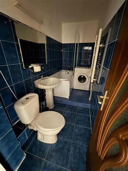 2 cam, hol patrat , logie si balcon, etaj 3 cu acoperis, Piata Moldovei