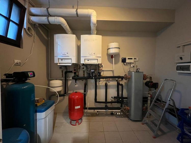 VILA DEOSEBITA / SPATII GENEROASE / CURTE PROPRIE