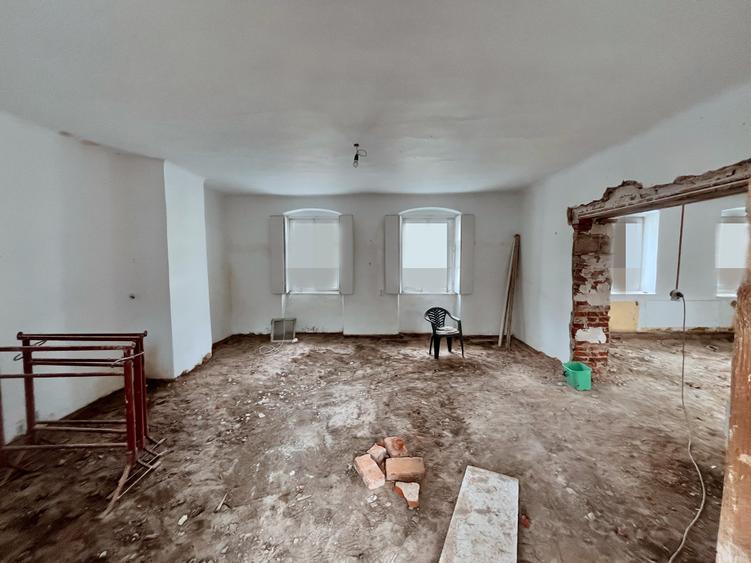 Spatiu birou 152 mp in curs de renovare cu parcare