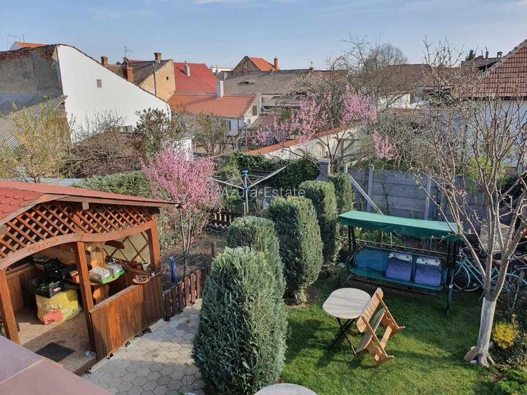 Casa pe 2 niveluri la curte 4 dormitoare 3 băi balcon zona Piata Cluj - 2