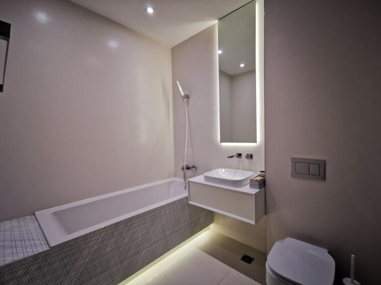 Apartament  ultrafinisat cu 3 dormitoare, mobilier modern si garaj