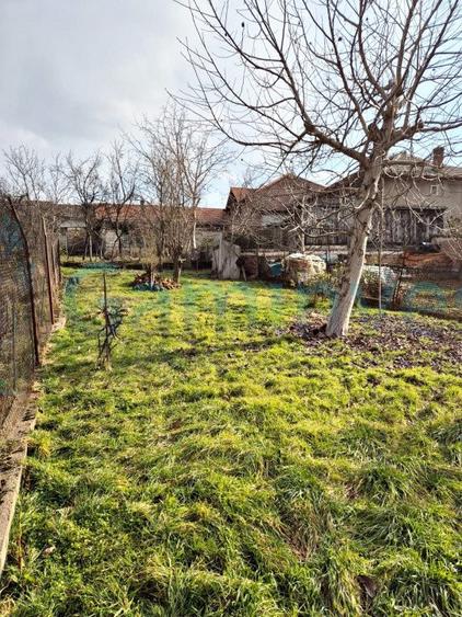 Casa pe 2 nivele, la rosu, zona strazii Izvorului, Oradea