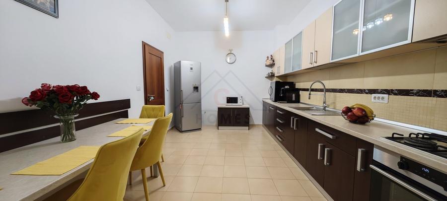 Casa spatioasa. Pretabil si pt. clinica, invatamant, camin varstnici.