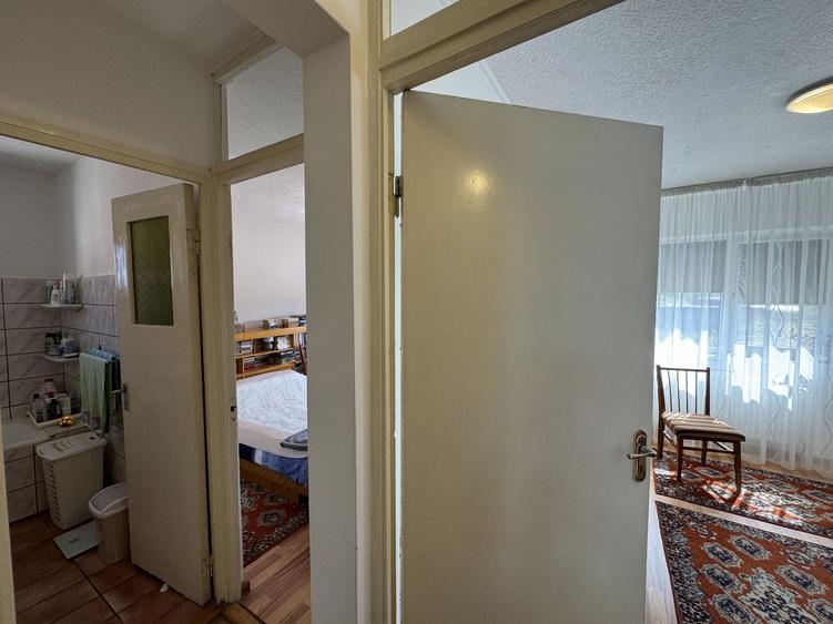 Apartament decomandat cu 3 camere in Florilor, strada Crinului