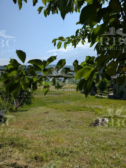 Teren intravilan 4600 mp cu front de 25 m pe strada Odobesti