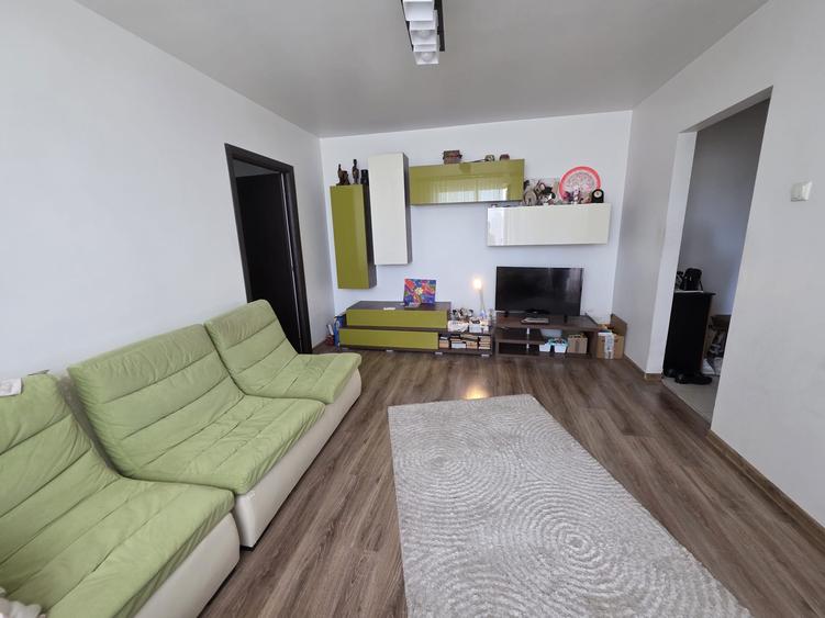 Far , Abator , 3 camere etaj intermediar
