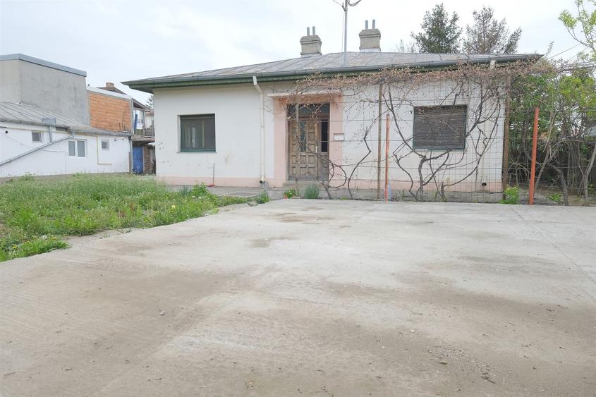 RAHOVA - Str. Muntii Carpati, imobil casa si teren 580 mp. cu pozitie de colt