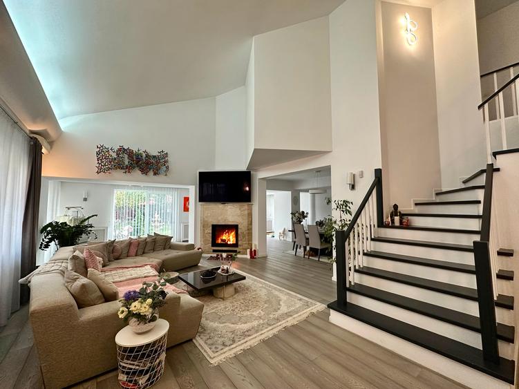 Family Villa with Pool for Sale / Pipera - Iancu Nicolae