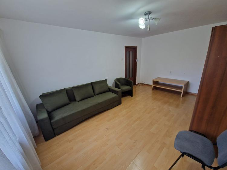 Apartament 3 camere decomandat zona semicentrala