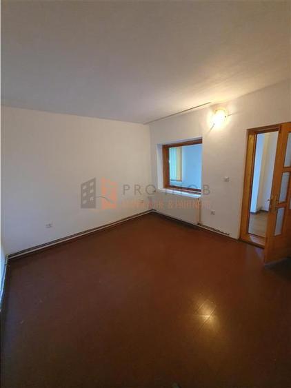 EXCLUSIVITATE! Casa cu teren si garaj in cartierul Mihai Viteazu