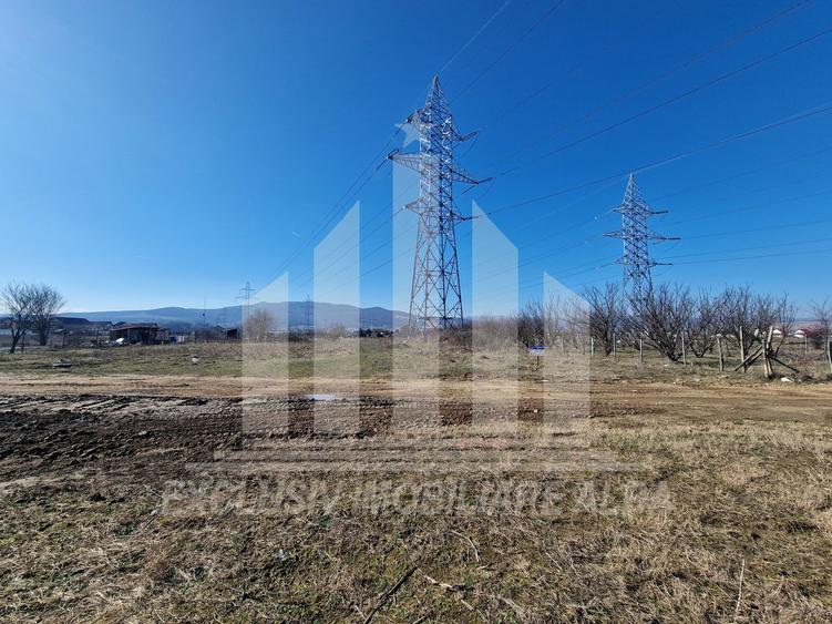 Teren intravilan | De vanzare | 3735 mp | 18 ml deschidere | Arex