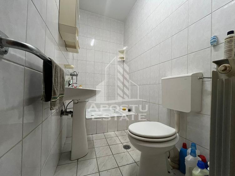 Casa individuala cu 4 camere, teren 404 mp,acces auto,garaj, Girocului