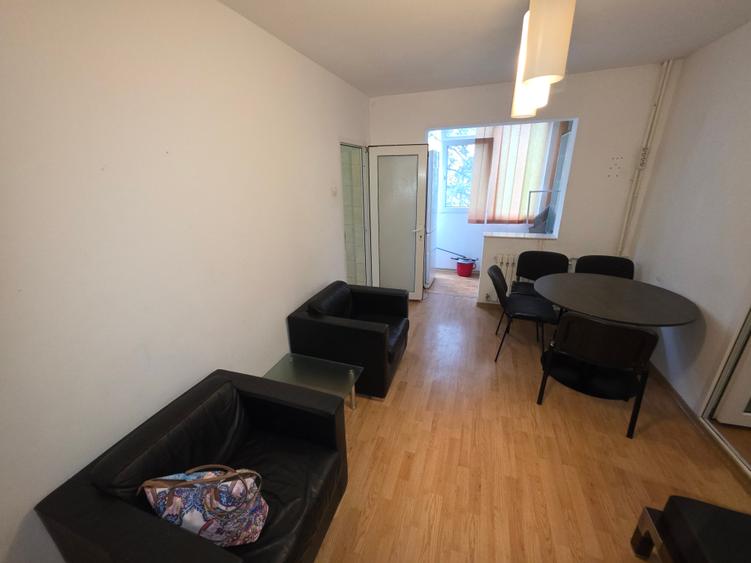 De Închiriat – Apartament 3 Camere | Zona Inel II (Școala 8), Constanța, Etaj 1