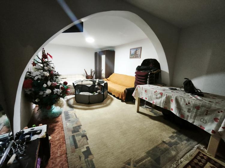Casa de vanzare cu 3 camere, 80 mp, 900 mp teren, Siret