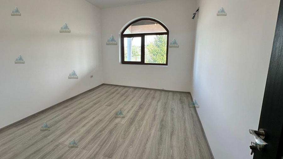 Vilă de vânzare 1500 mp teren