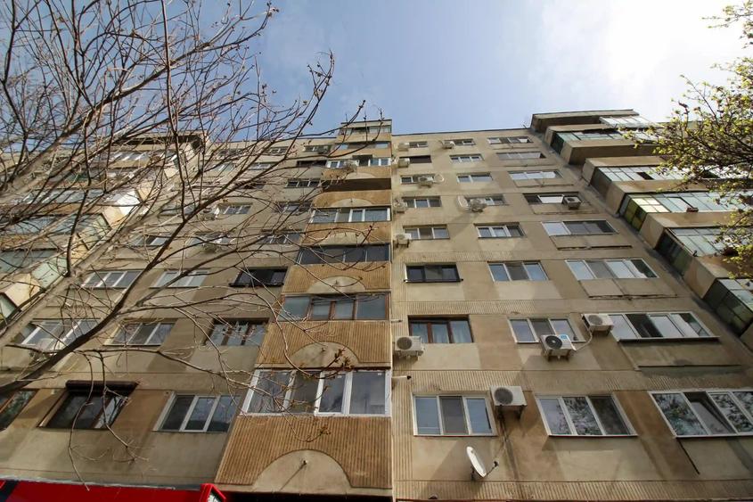 3 camere de 85 mp, cu centrală termică proprie, metrou Crângași la  10 minute