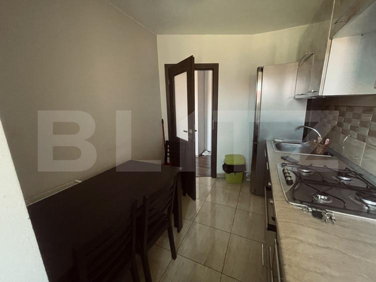 Apartament cu 3 camere, 72 mp, cu parcare, in zona Eroilor.