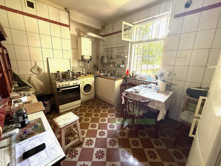 Apartament superb in vila, 5 camere spatioase, balcon + anexe, Cotroceni-Biseric