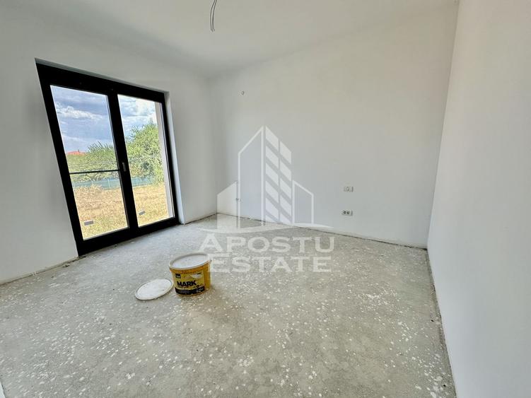 Duplex alipit cu 4 camere situat in vatra satului din Giroc