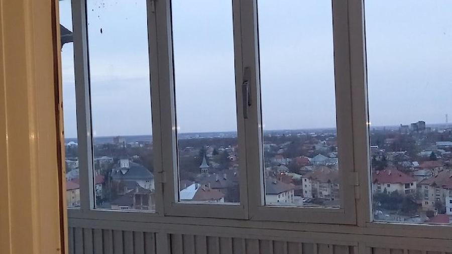 TECUCI, CENTRAL, APARTAMENT 2 CAMERE, 50 MP, ETAJ 10 / 10, LIBER