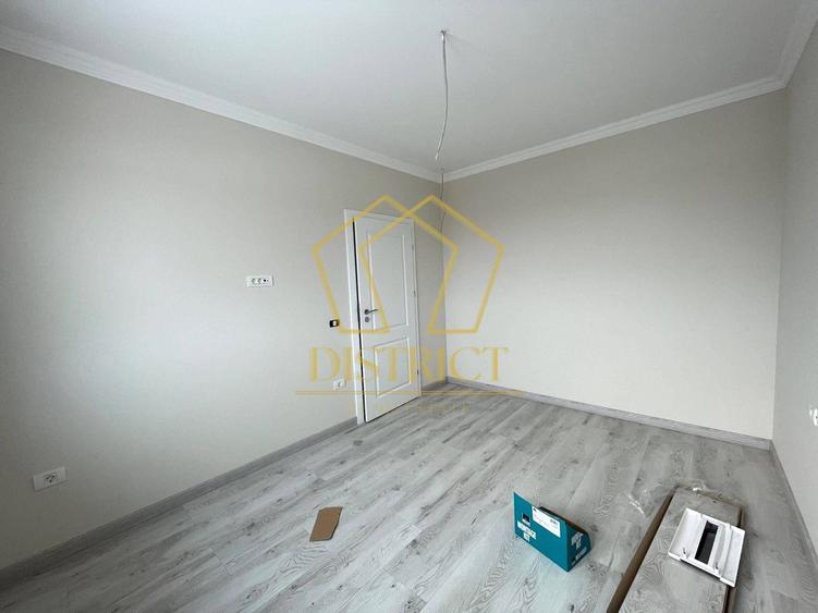 Casa despărțită prin garaj cu 5 camere | Giroc