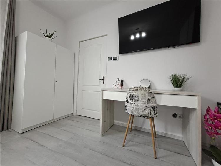 Studio curte proprie 150 mp la casa zona Centrala