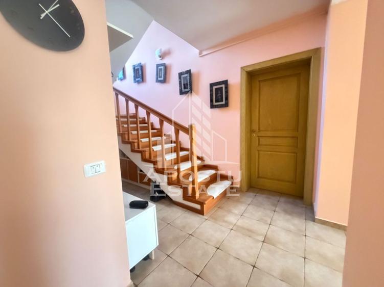Casa individuala cu 5 camere, carport, 426mp teren in Sanandrei