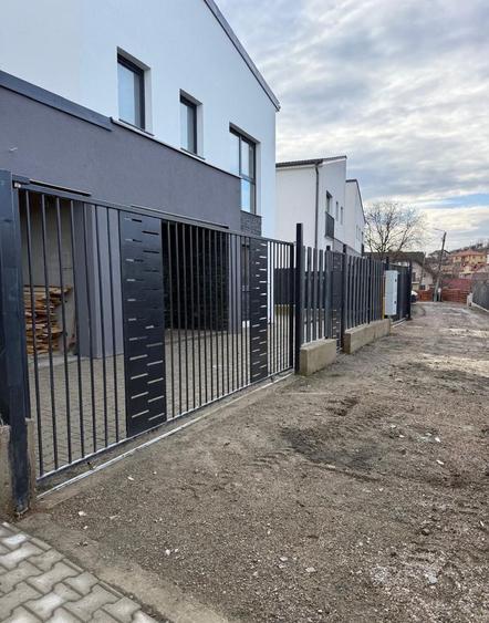 Duplex cu 4 camere, 115 mp plus 495 mp teren, Garaj, zona strazii Avram Iancu