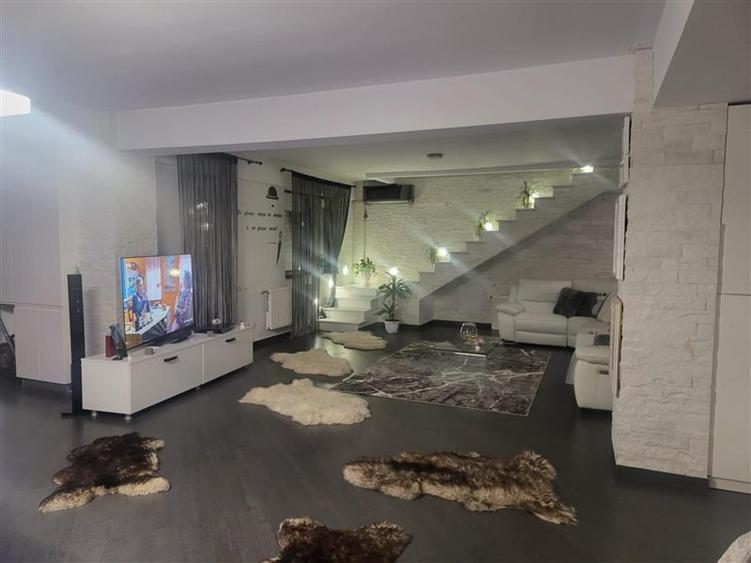 Apartament 3 camere  de vanzare  Lunca Cetatuii,
