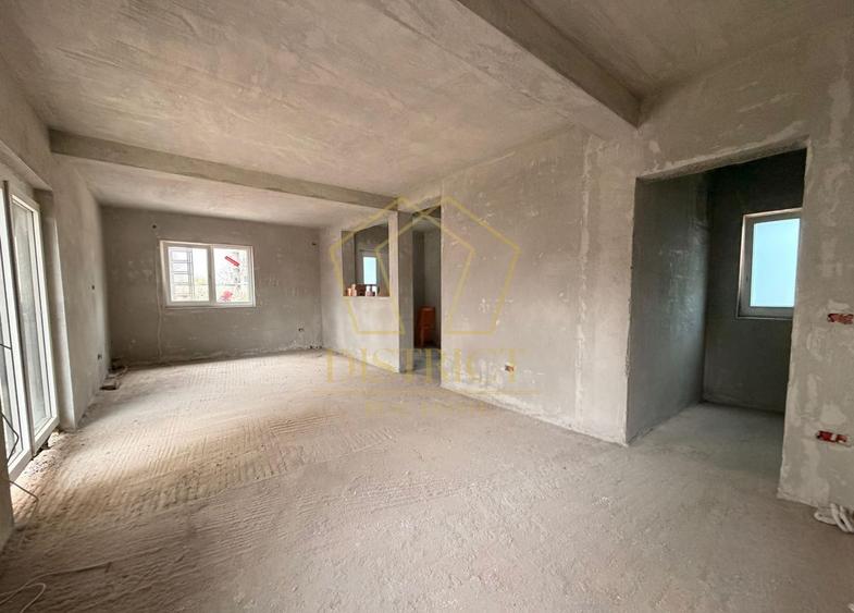 Duplex cu 5 camere, despărțit prin camera tehnica, la asfalt | Mosnita Veche