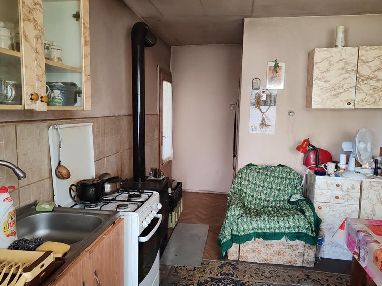 Casa 3 camere libera la vanzare TARLUNGENI