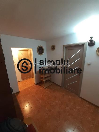 2 decomandate, centrala, p/4, Rovine - 108 000 de euro